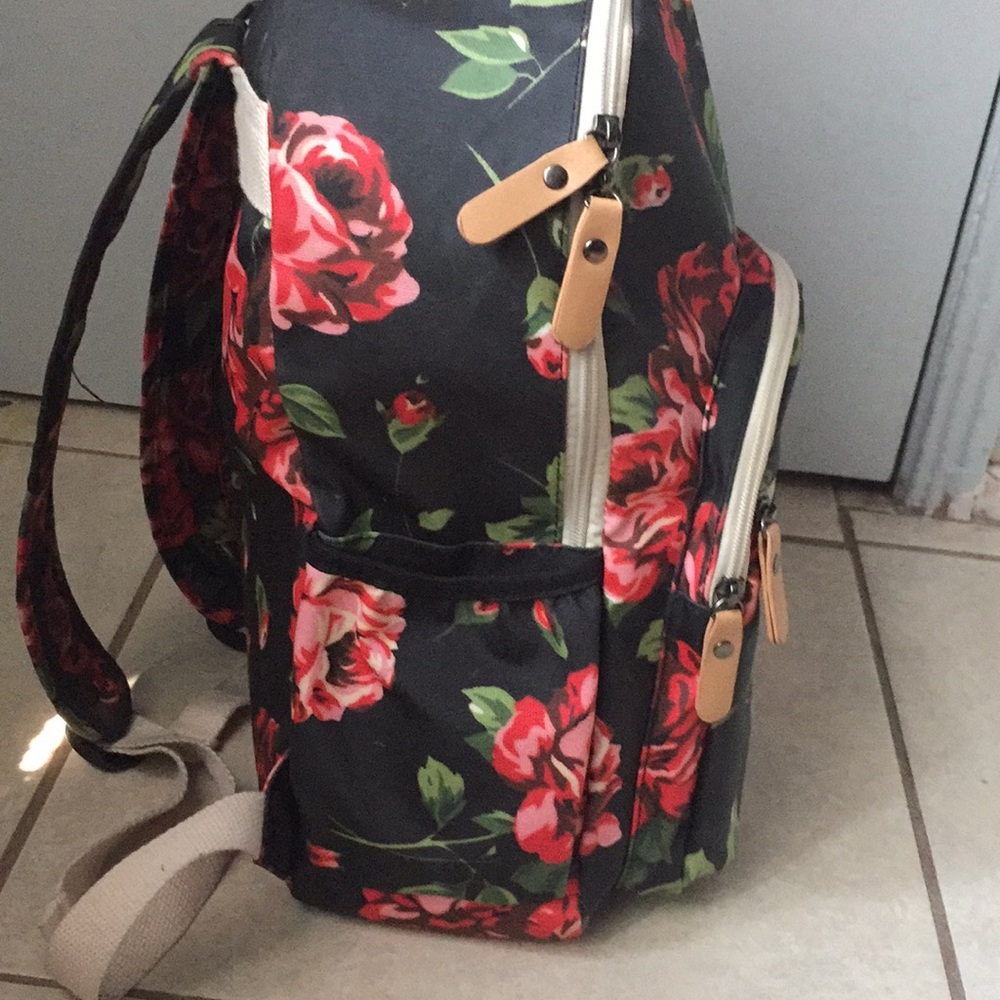 Backpack - Picture 4 of 9